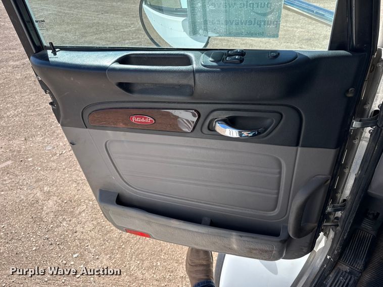 image for item DH1932 2013 Peterbilt 365 crane truck