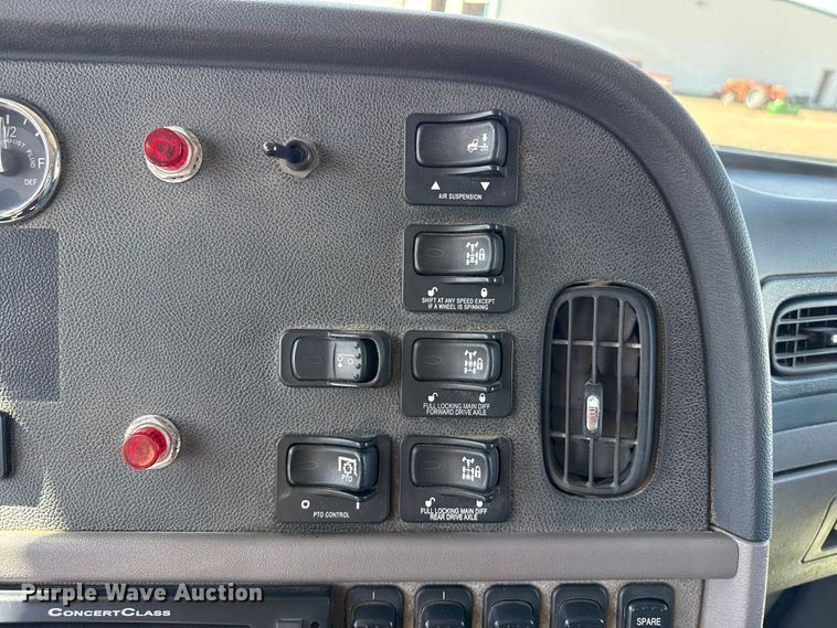 image for item DH1932 2013 Peterbilt 365 crane truck