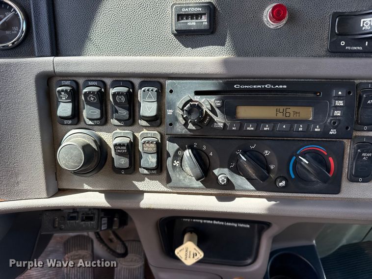 image for item DH1932 2013 Peterbilt 365 crane truck