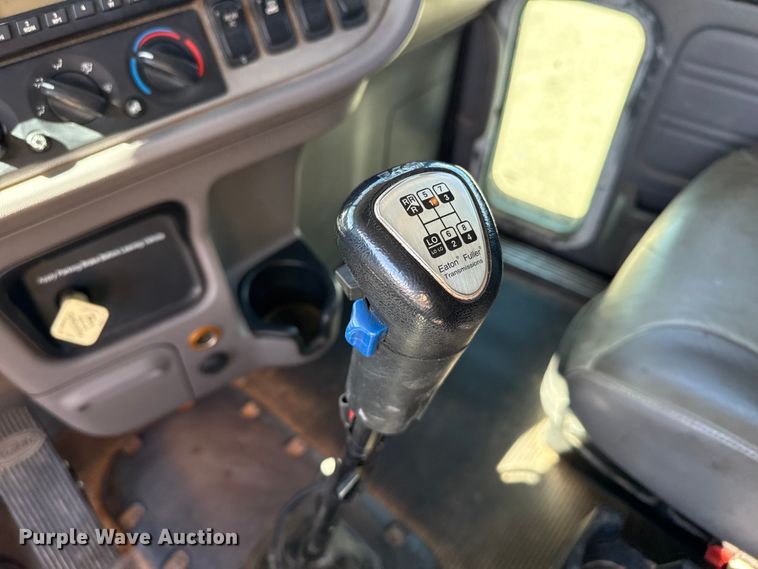 image for item DH1932 2013 Peterbilt 365 crane truck