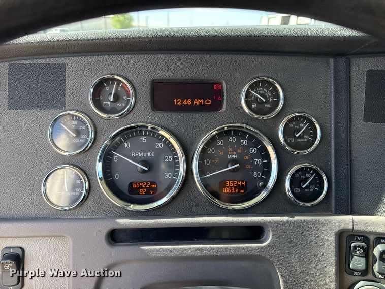 image for item DH1932 2013 Peterbilt 365 crane truck