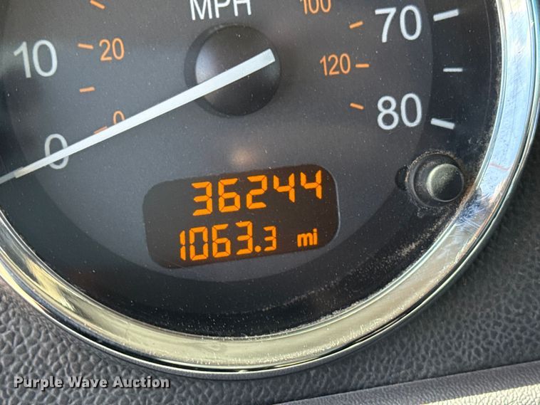 image for item DH1932 2013 Peterbilt 365 crane truck