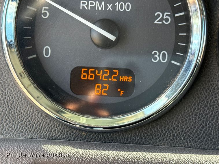 image for item DH1932 2013 Peterbilt 365 crane truck