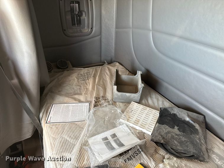 image for item DH1932 2013 Peterbilt 365 crane truck