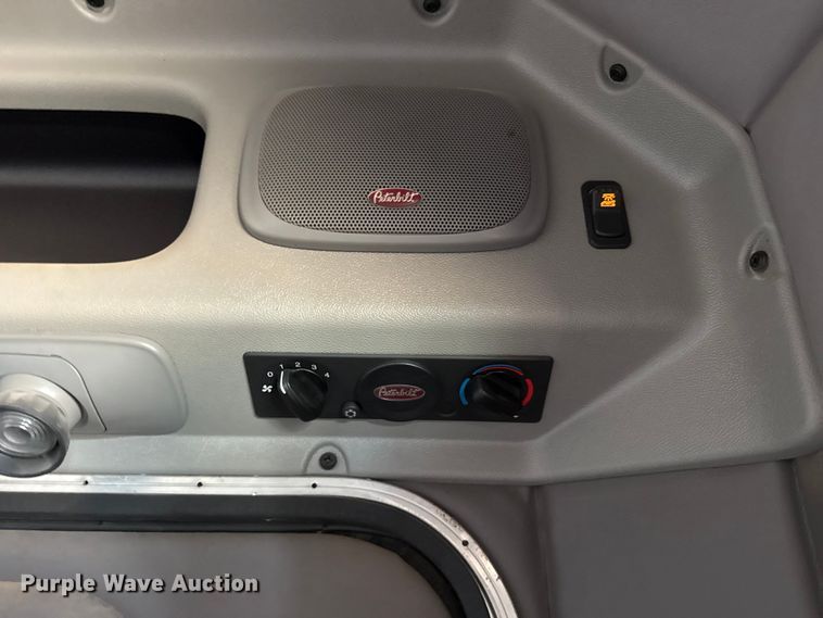 image for item DH1932 2013 Peterbilt 365 crane truck