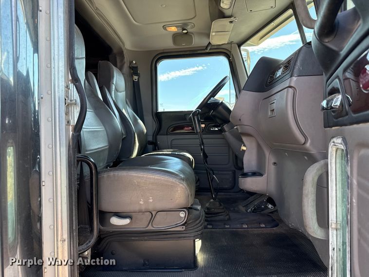 image for item DH1932 2013 Peterbilt 365 crane truck