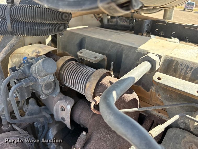 image for item DH1932 2013 Peterbilt 365 crane truck