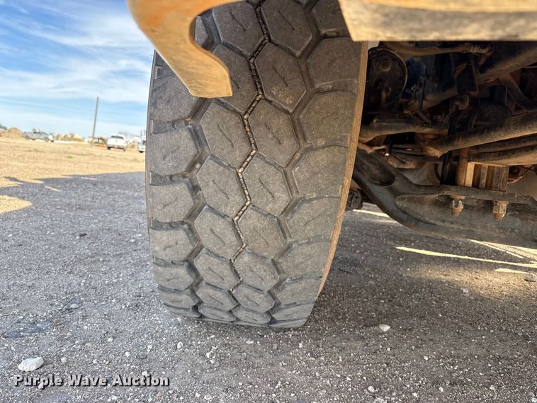 image for item DH1932 2013 Peterbilt 365 crane truck