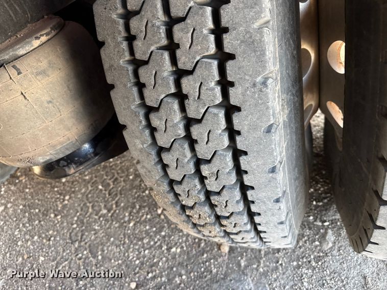 image for item DH1932 2013 Peterbilt 365 crane truck