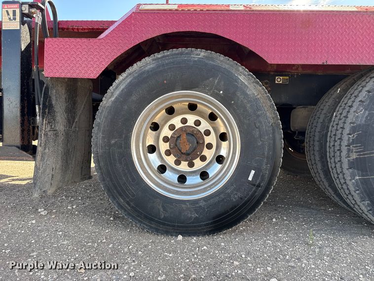 image for item DH1932 2013 Peterbilt 365 crane truck