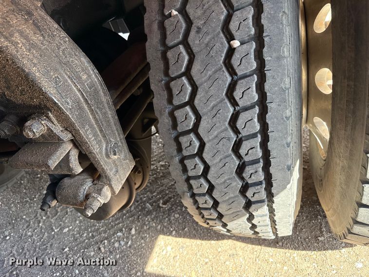 image for item DH1932 2013 Peterbilt 365 crane truck