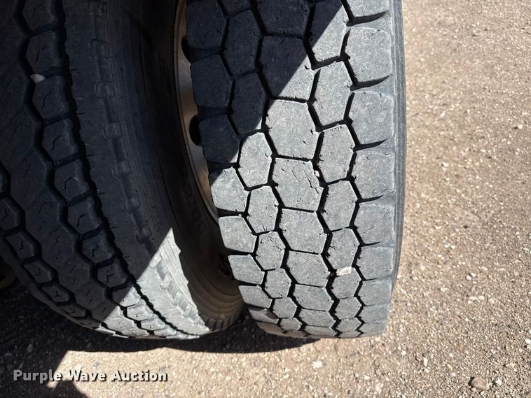 image for item DH1932 2013 Peterbilt 365 crane truck