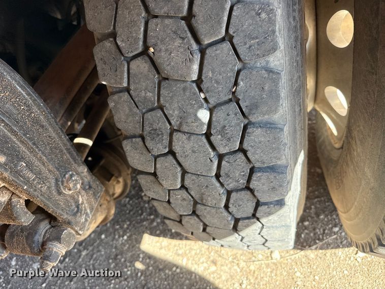 image for item DH1932 2013 Peterbilt 365 crane truck