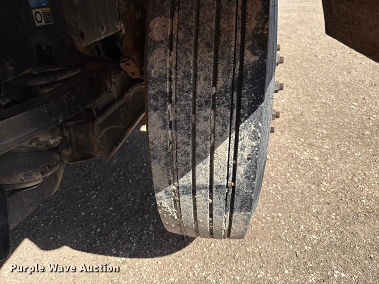 image for item DH1932 2013 Peterbilt 365 crane truck