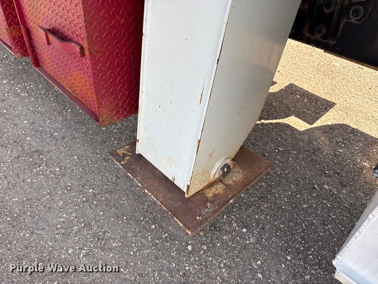 image for item DH1933 2013 Peterbilt 365 crane truck