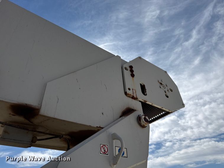 image for item DH1933 2013 Peterbilt 365 crane truck