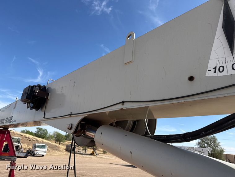 image for item DH1933 2013 Peterbilt 365 crane truck