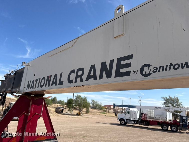 image for item DH1933 2013 Peterbilt 365 crane truck