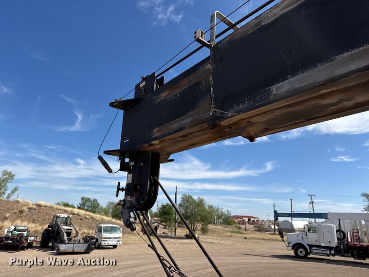 image for item DH1933 2013 Peterbilt 365 crane truck