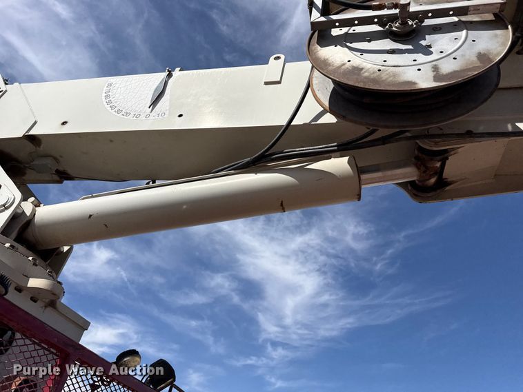 image for item DH1933 2013 Peterbilt 365 crane truck