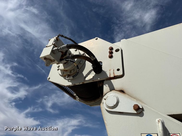 image for item DH1933 2013 Peterbilt 365 crane truck