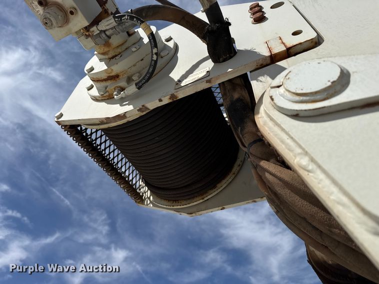 image for item DH1933 2013 Peterbilt 365 crane truck