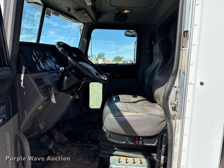 image for item DH1933 2013 Peterbilt 365 crane truck