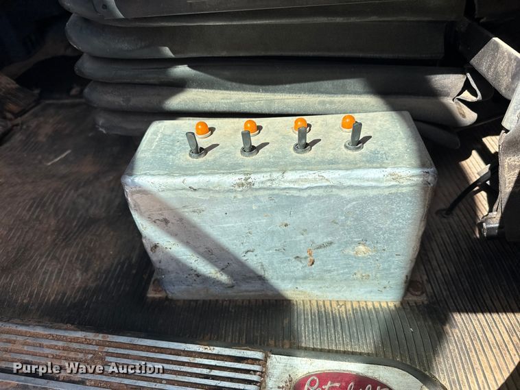 image for item DH1933 2013 Peterbilt 365 crane truck