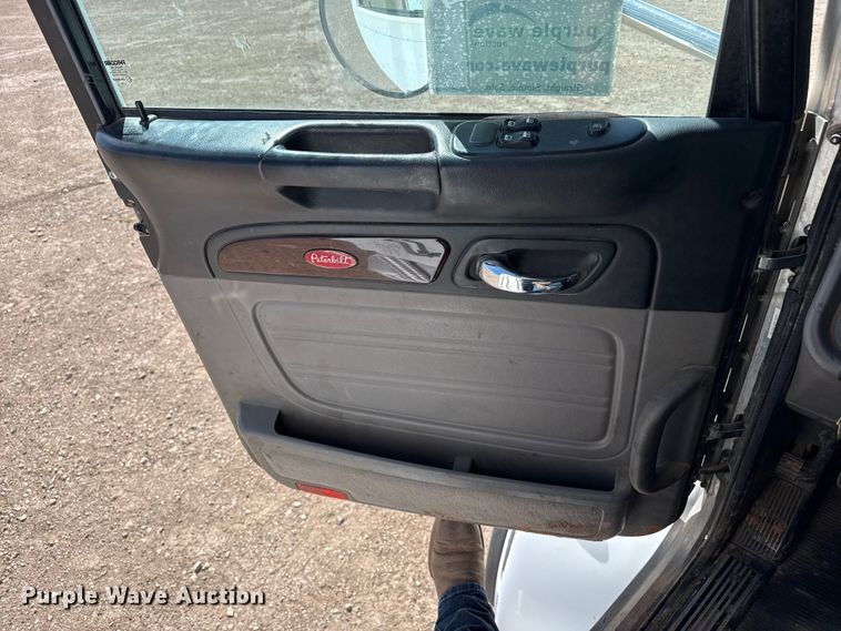 image for item DH1933 2013 Peterbilt 365 crane truck