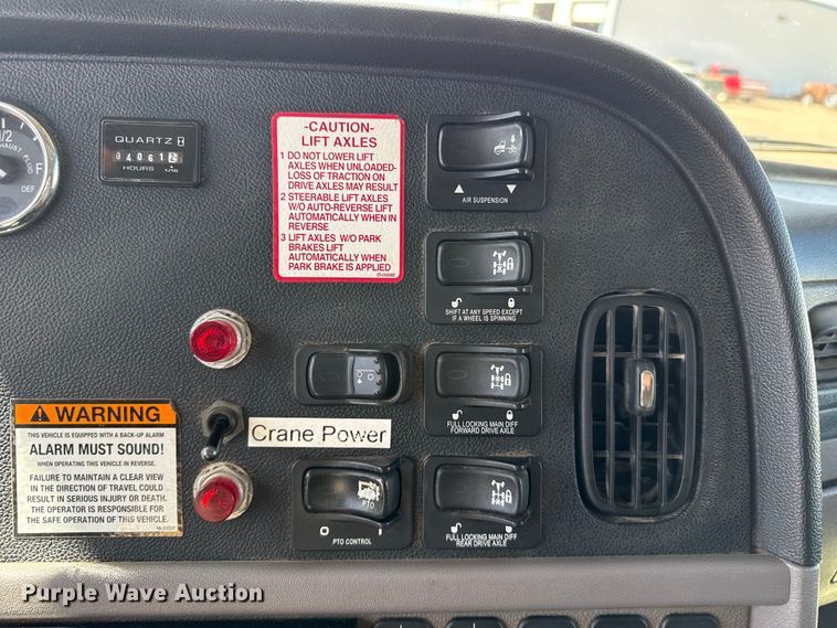 image for item DH1933 2013 Peterbilt 365 crane truck