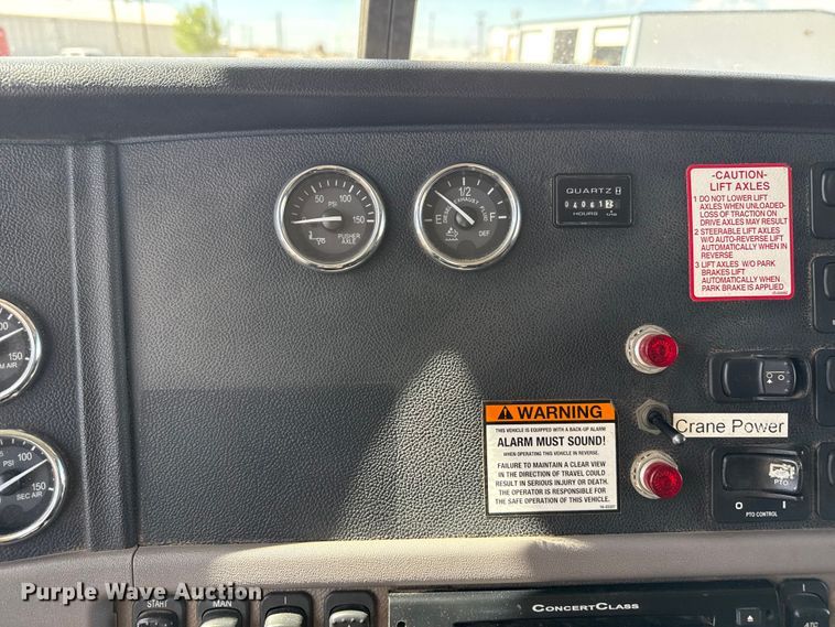 image for item DH1933 2013 Peterbilt 365 crane truck