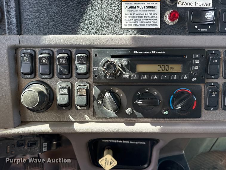 image for item DH1933 2013 Peterbilt 365 crane truck