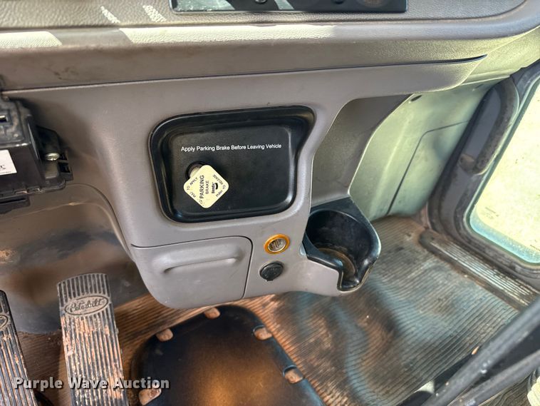 image for item DH1933 2013 Peterbilt 365 crane truck