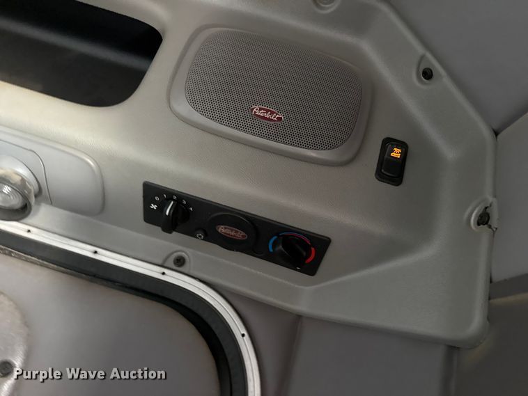 image for item DH1933 2013 Peterbilt 365 crane truck