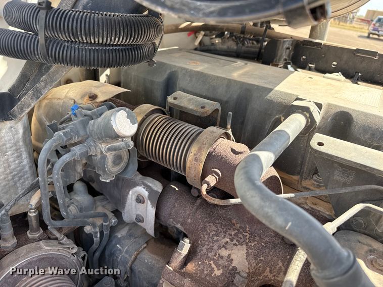 image for item DH1933 2013 Peterbilt 365 crane truck