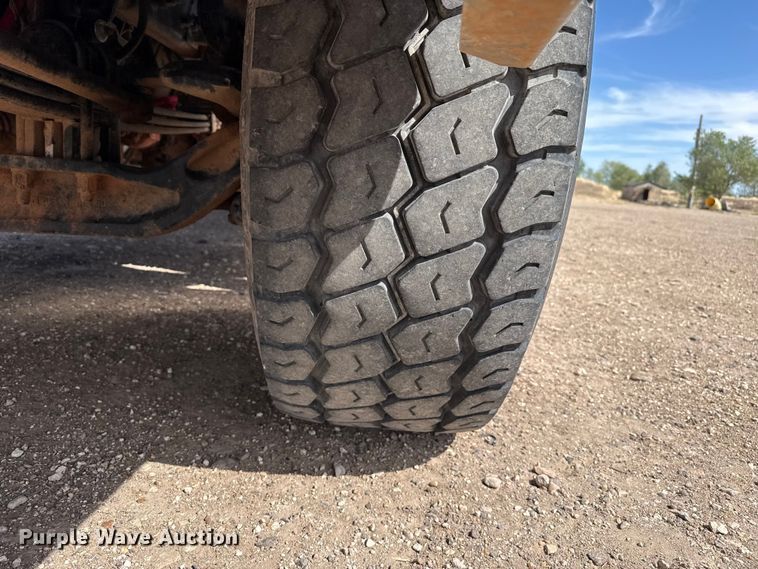 image for item DH1933 2013 Peterbilt 365 crane truck