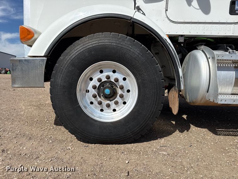 image for item DH1933 2013 Peterbilt 365 crane truck