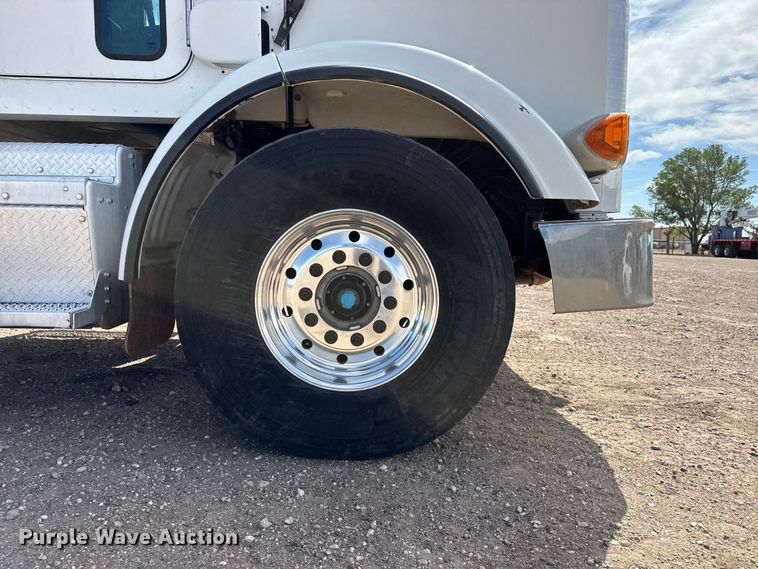 image for item DH1933 2013 Peterbilt 365 crane truck