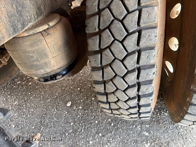 image for item DH1933 2013 Peterbilt 365 crane truck