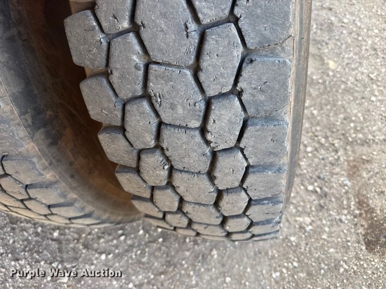 image for item DH1933 2013 Peterbilt 365 crane truck