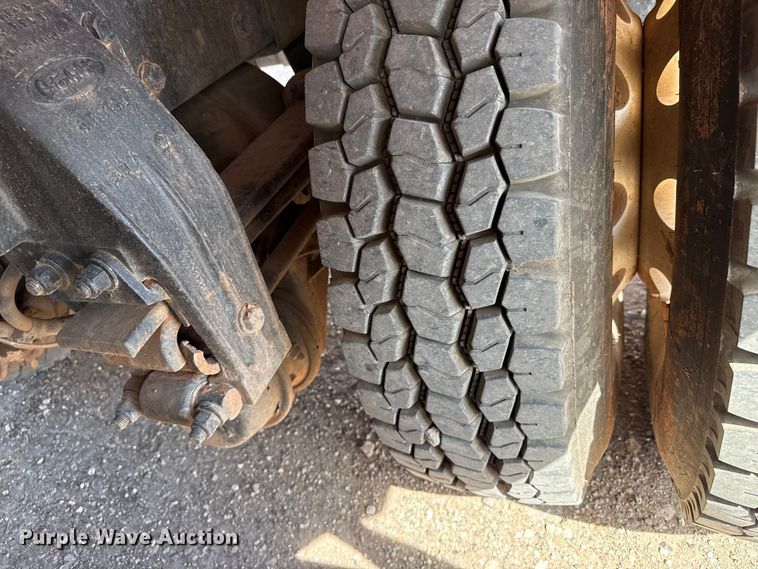 image for item DH1933 2013 Peterbilt 365 crane truck