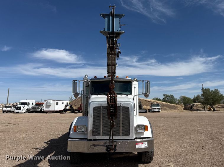 image for item DH1934 2015 Peterbilt 365 crane truck