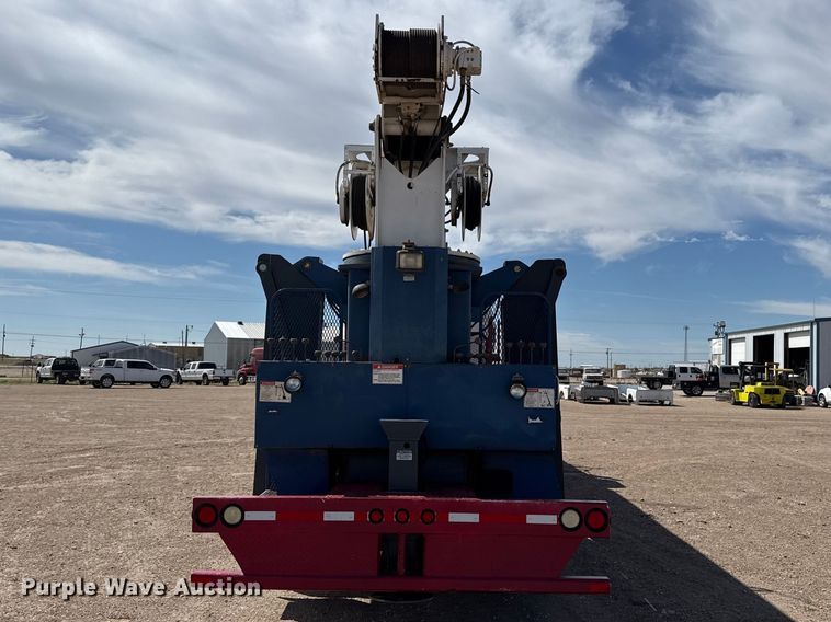 image for item DH1934 2015 Peterbilt 365 crane truck