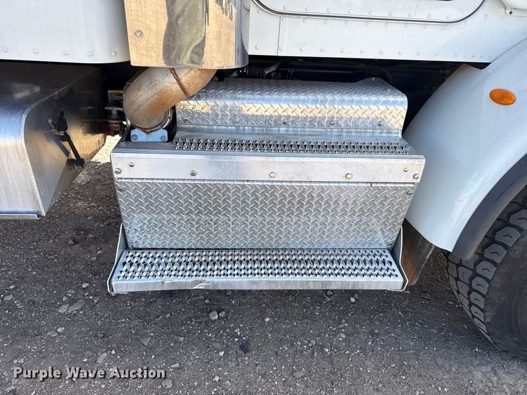 image for item DH1934 2015 Peterbilt 365 crane truck