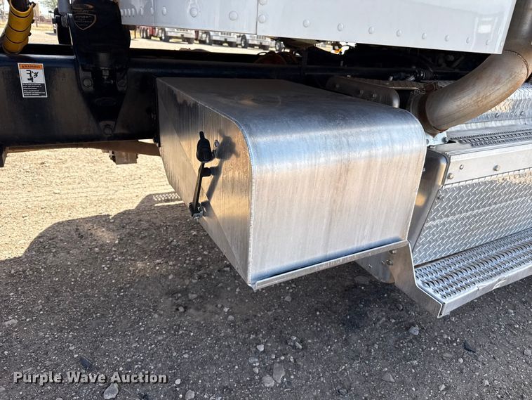 image for item DH1934 2015 Peterbilt 365 crane truck