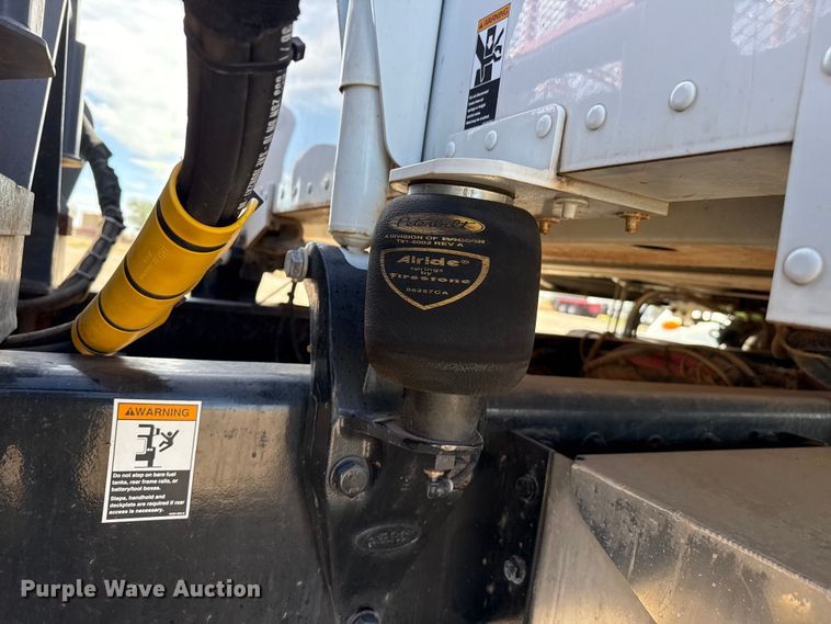 image for item DH1934 2015 Peterbilt 365 crane truck