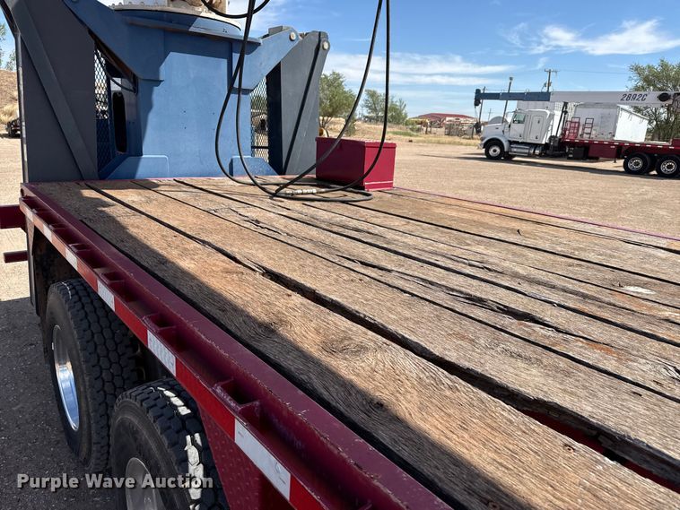 image for item DH1934 2015 Peterbilt 365 crane truck