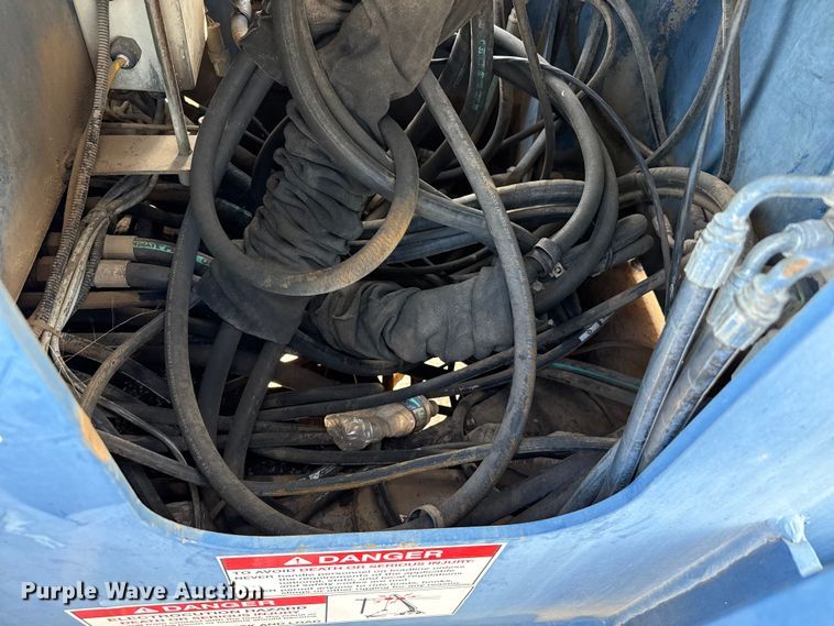 image for item DH1934 2015 Peterbilt 365 crane truck