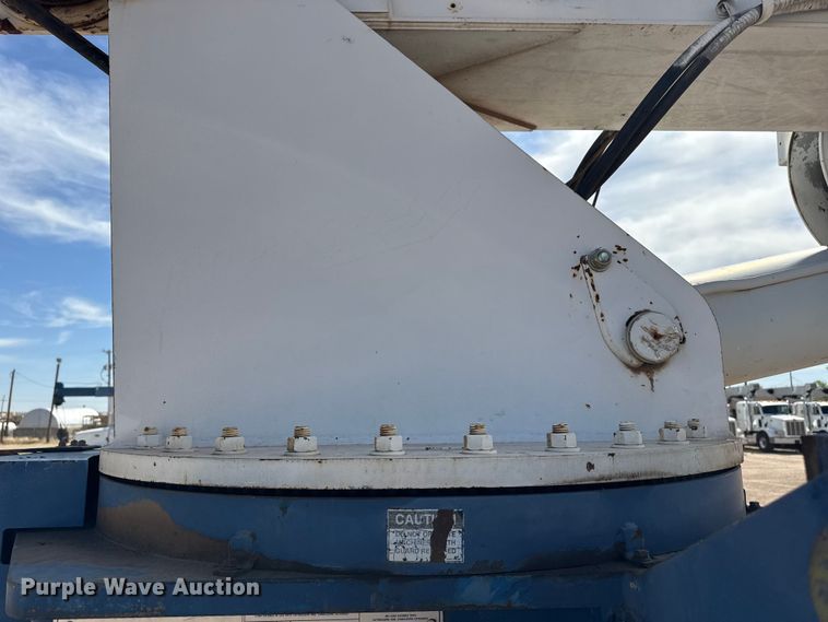 image for item DH1934 2015 Peterbilt 365 crane truck