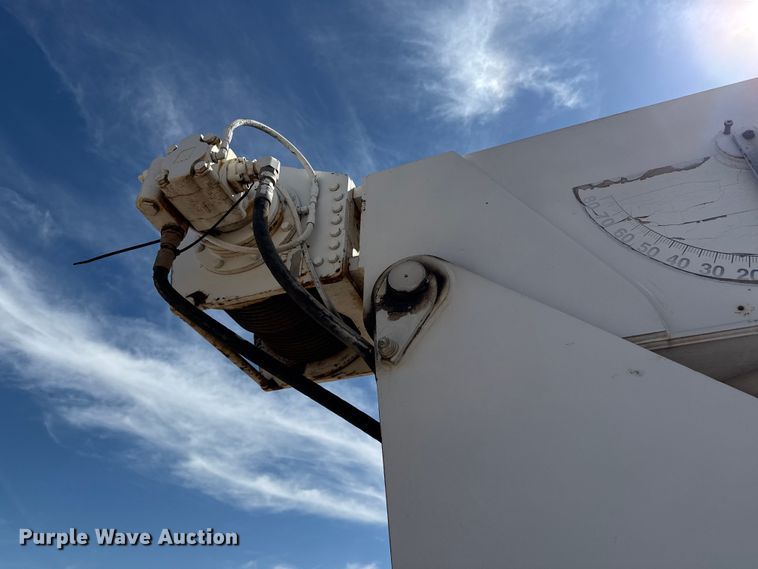 image for item DH1934 2015 Peterbilt 365 crane truck